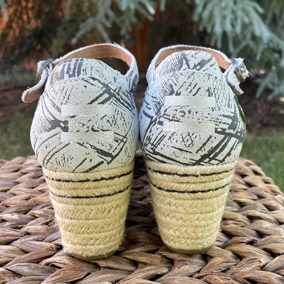 New Toms Black & White Graphic Upper, Peep Toe  Espadrille Wedge Platform Sandal - Picture 5 of 9